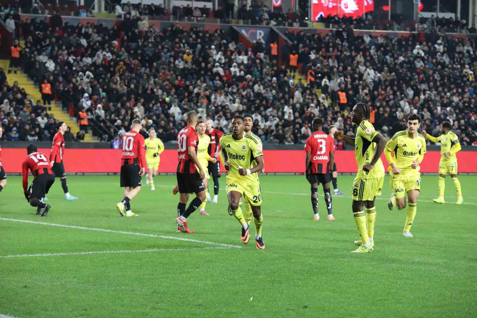 Ziraat Türkiye Kupası: Gaziantep FK: 0 - Fenerbahçe: 1 (İlk yarı)
