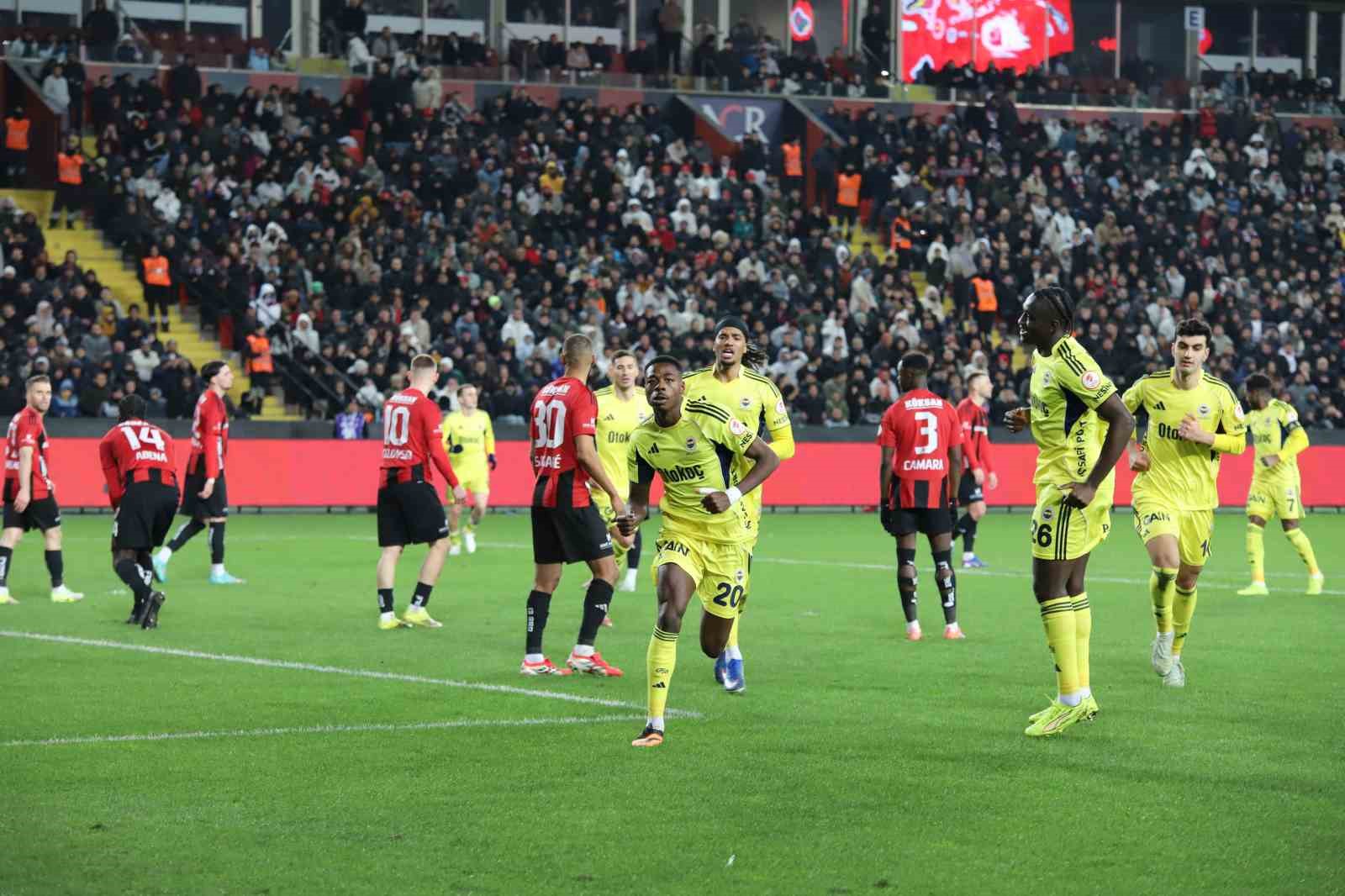 Ziraat Türkiye Kupası: Gaziantep FK: 0 - Fenerbahçe: 1 (İlk yarı)
