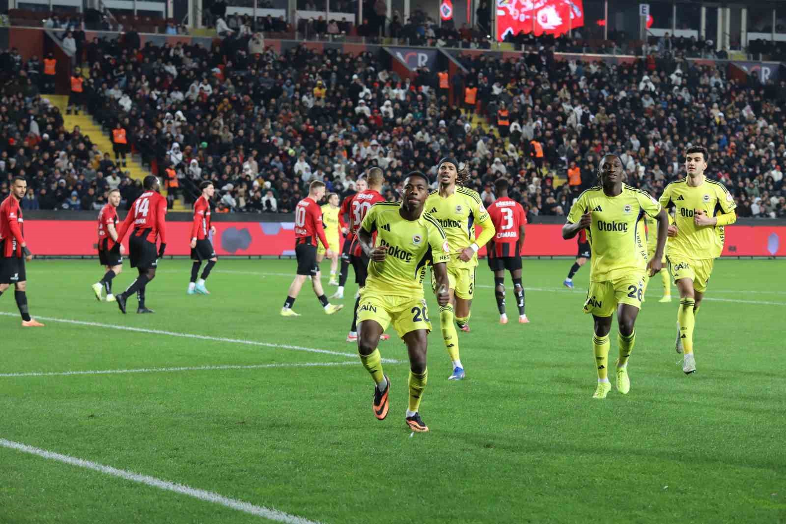 Ziraat Türkiye Kupası: Gaziantep FK: 0 - Fenerbahçe: 1 (İlk yarı)

