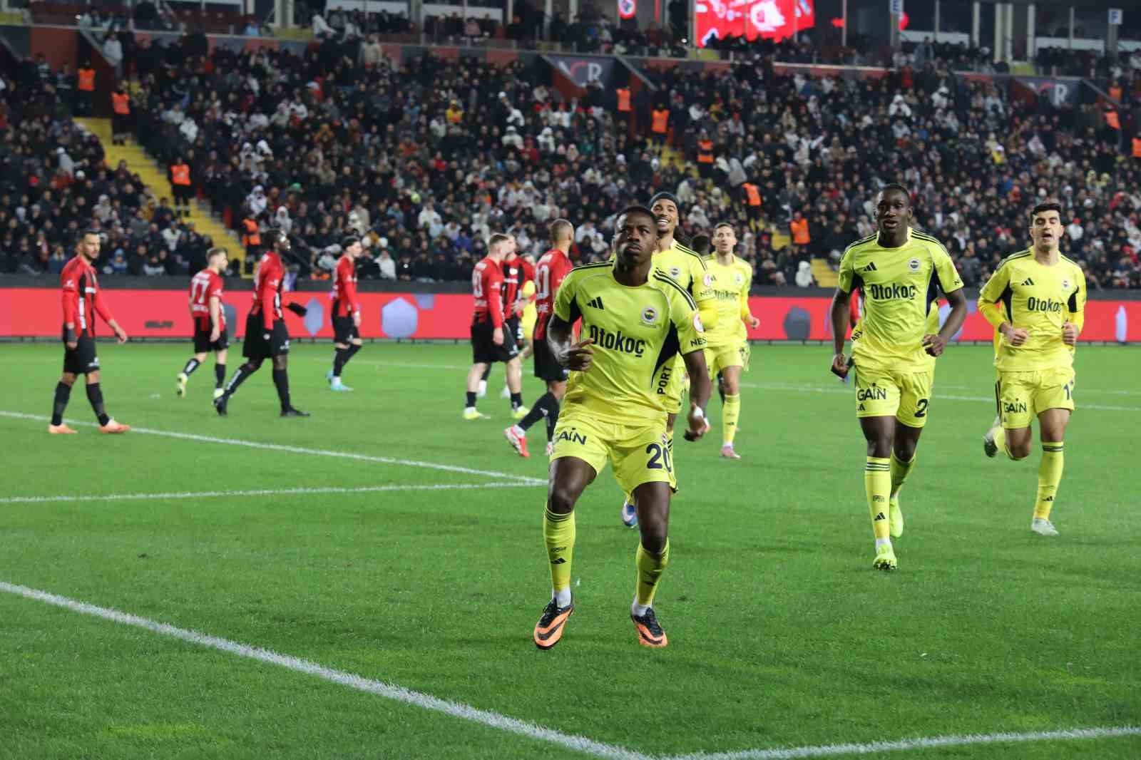 Ziraat Türkiye Kupası: Gaziantep FK: 0 - Fenerbahçe: 1 (İlk yarı)
