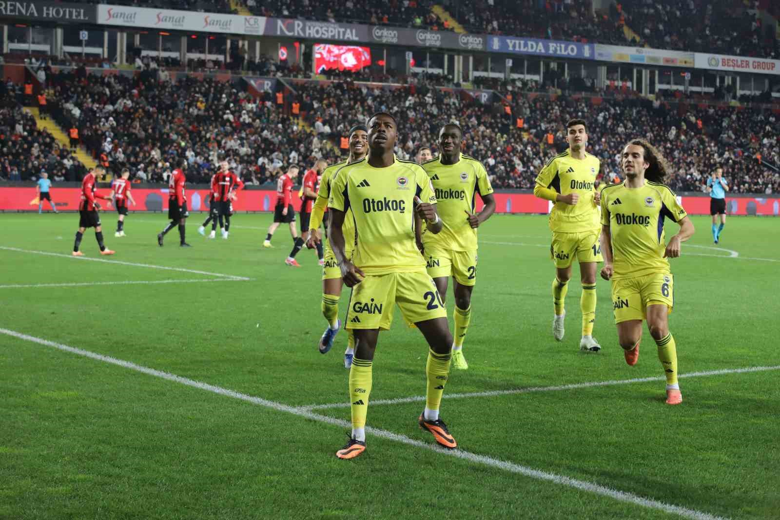 Ziraat Türkiye Kupası: Gaziantep FK: 0 - Fenerbahçe: 1 (İlk yarı)
