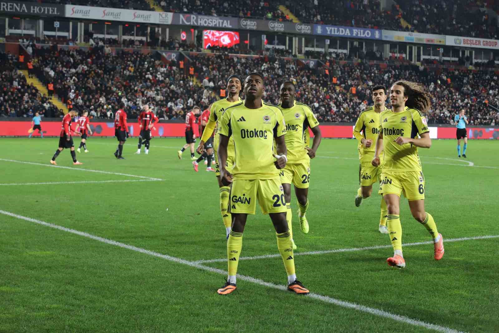 Ziraat Türkiye Kupası: Gaziantep FK: 0 - Fenerbahçe: 1 (İlk yarı)
