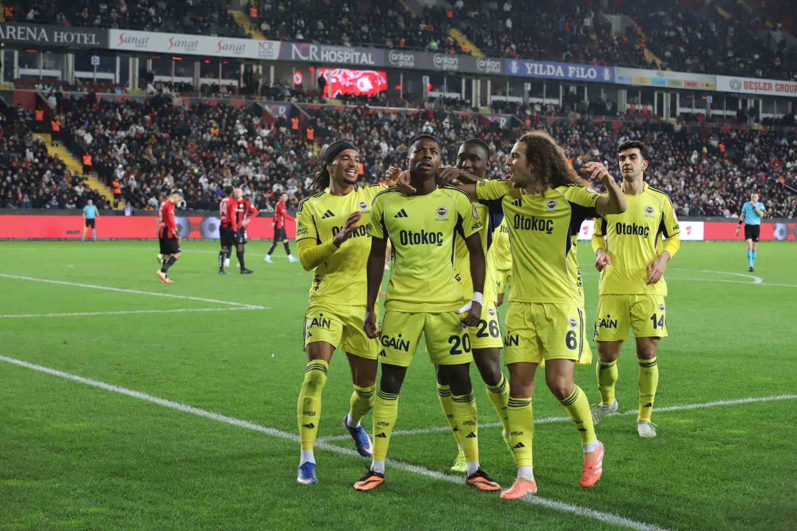Ziraat Türkiye Kupası: Gaziantep FK: 0 - Fenerbahçe: 1 (İlk yarı)
