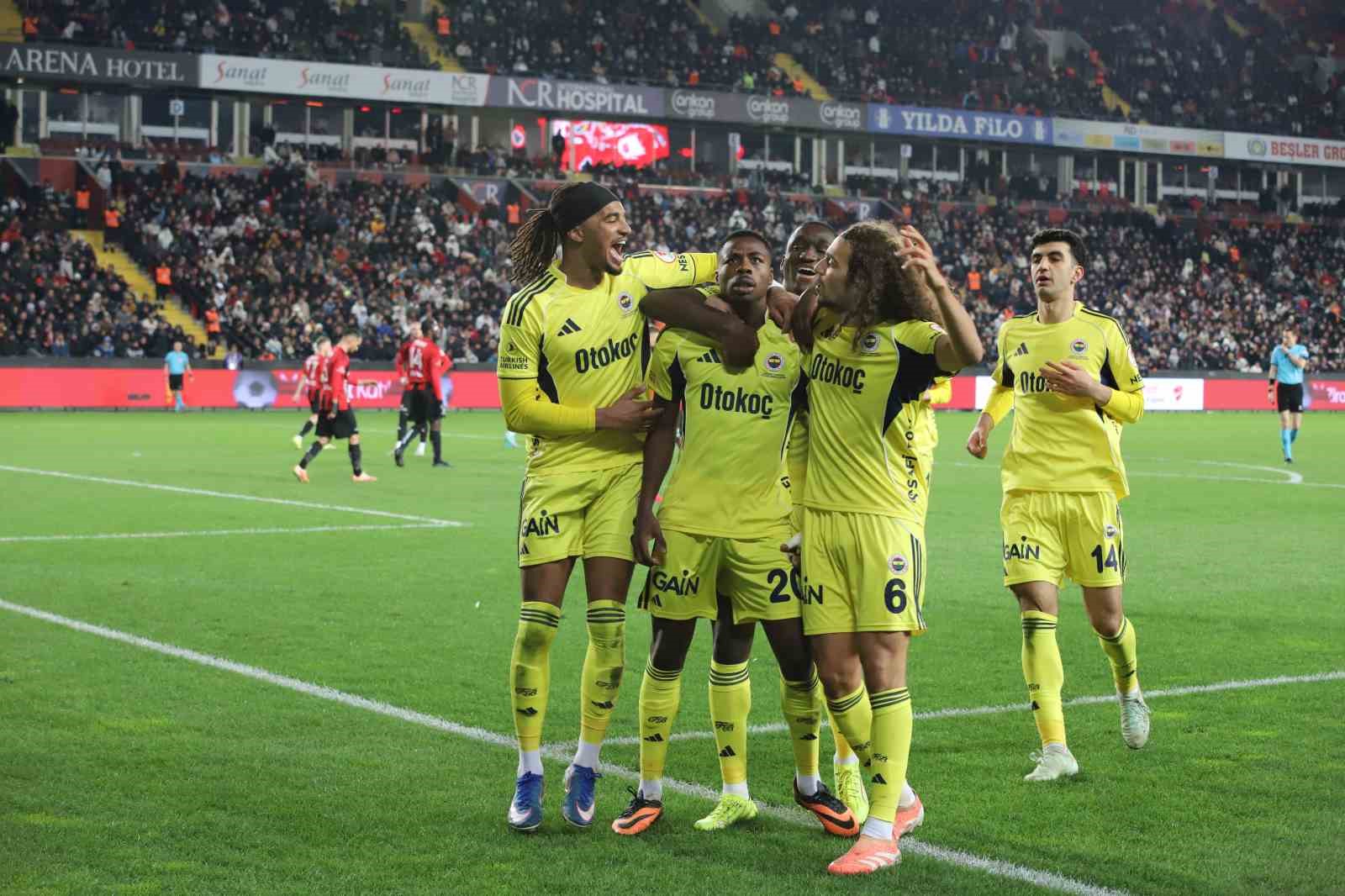 Ziraat Türkiye Kupası: Gaziantep FK: 0 - Fenerbahçe: 1 (İlk yarı)
