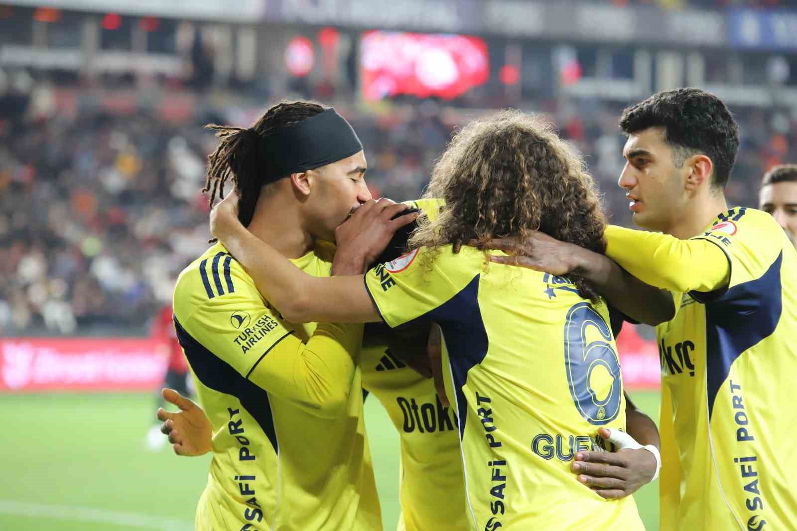 Ziraat Türkiye Kupası: Gaziantep FK: 0 - Fenerbahçe: 1 (İlk yarı)
