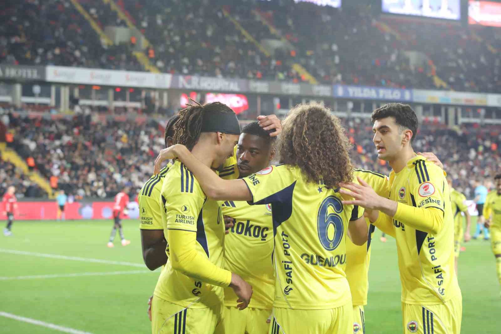 Ziraat Türkiye Kupası: Gaziantep FK: 0 - Fenerbahçe: 1 (İlk yarı)
