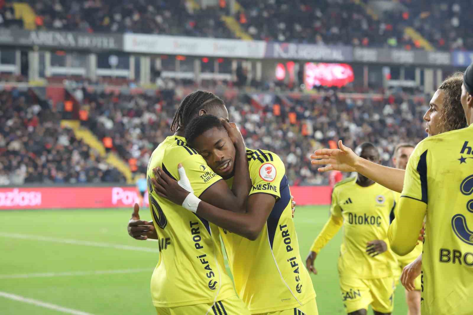 Ziraat Türkiye Kupası: Gaziantep FK: 0 - Fenerbahçe: 1 (İlk yarı)
