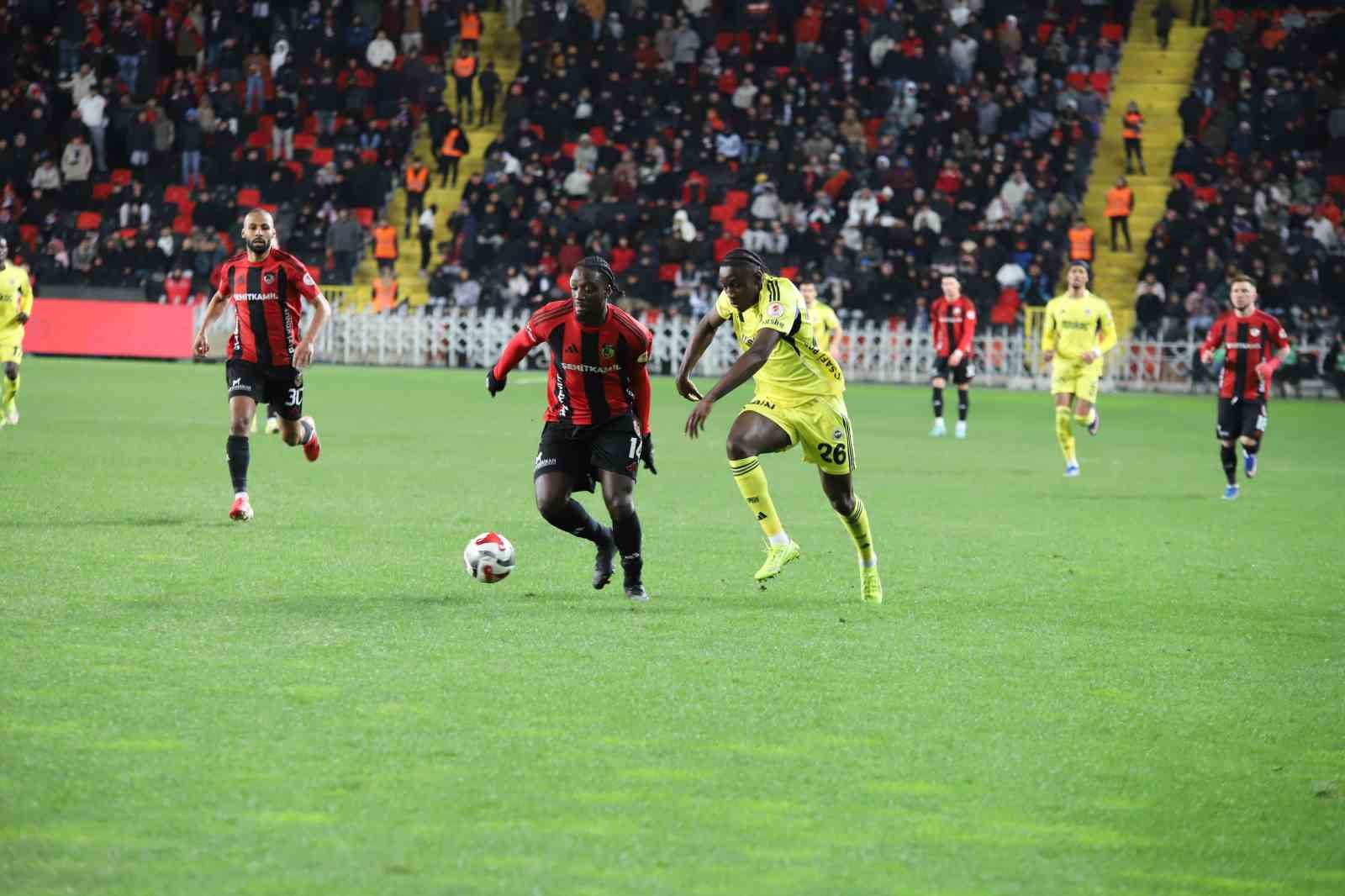 Ziraat Türkiye Kupası: Gaziantep FK: 0 - Fenerbahçe: 1 (İlk yarı)

