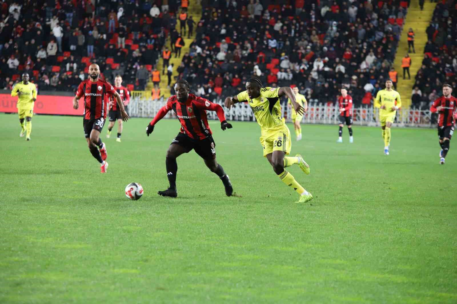 Ziraat Türkiye Kupası: Gaziantep FK: 0 - Fenerbahçe: 1 (İlk yarı)
