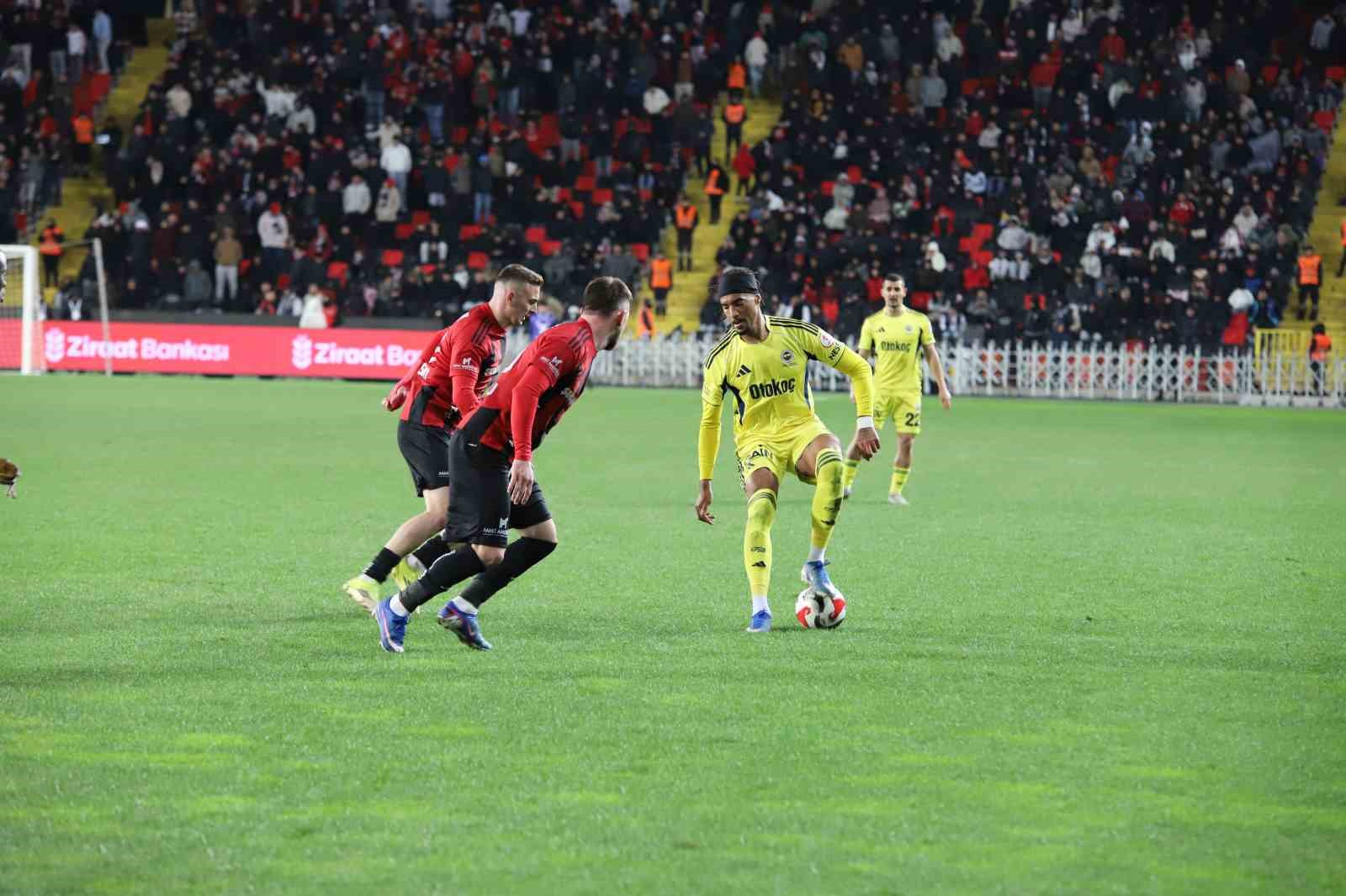 Ziraat Türkiye Kupası: Gaziantep FK: 0 - Fenerbahçe: 1 (İlk yarı)
