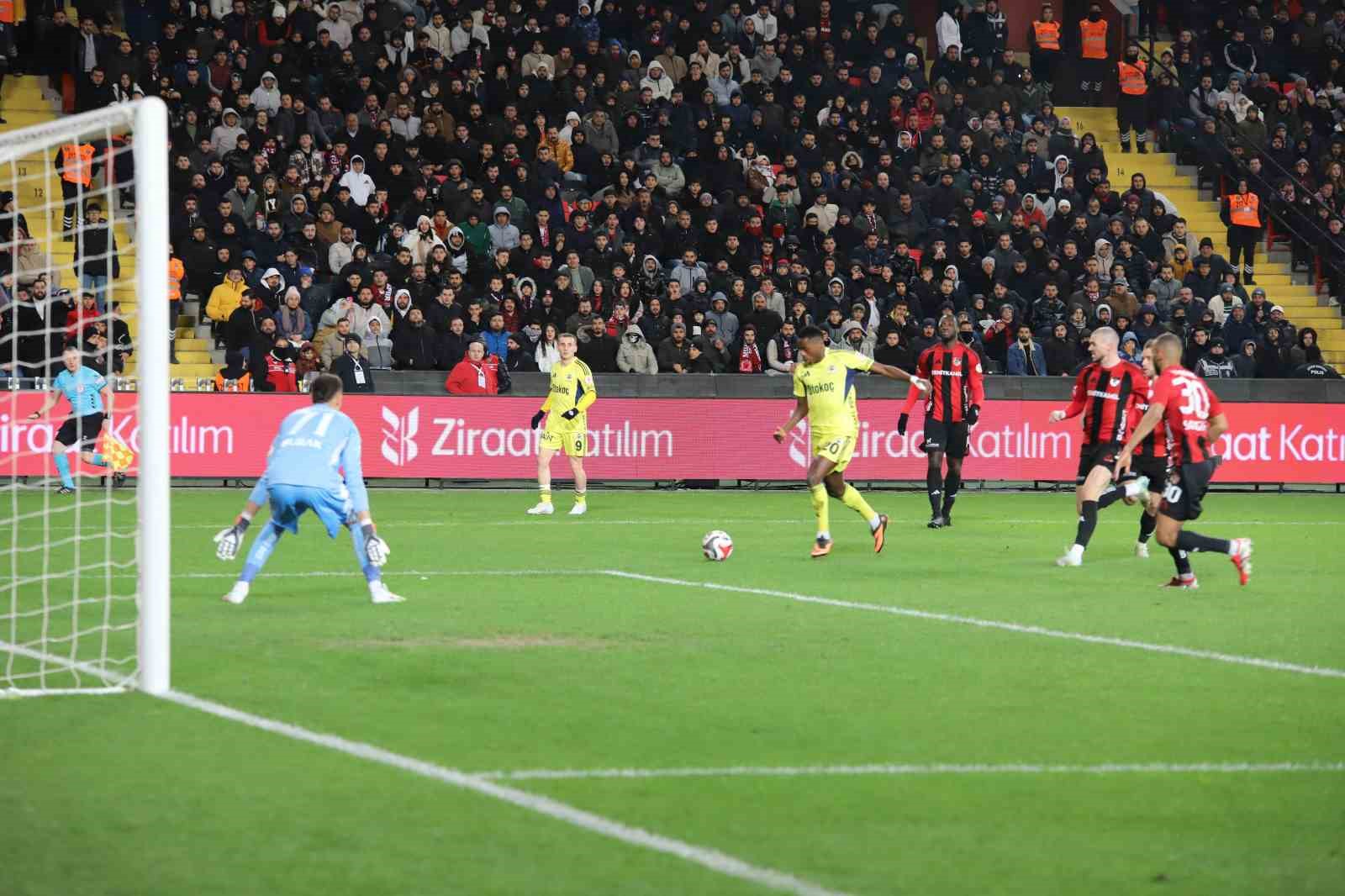 Ziraat Türkiye Kupası: Gaziantep FK: 0 - Fenerbahçe: 1 (İlk yarı)
