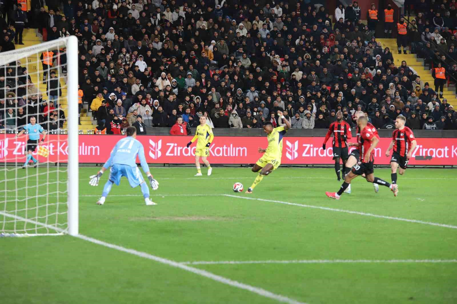 Ziraat Türkiye Kupası: Gaziantep FK: 0 - Fenerbahçe: 1 (İlk yarı)
