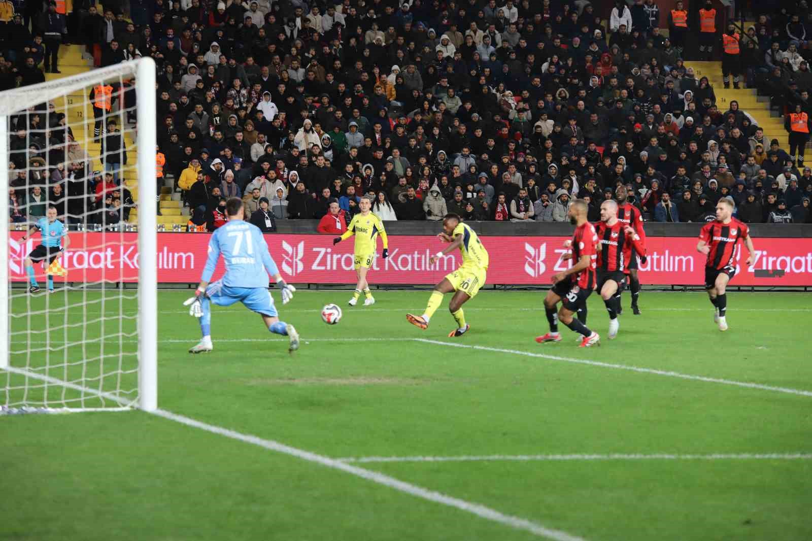 Ziraat Türkiye Kupası: Gaziantep FK: 0 - Fenerbahçe: 1 (İlk yarı)
