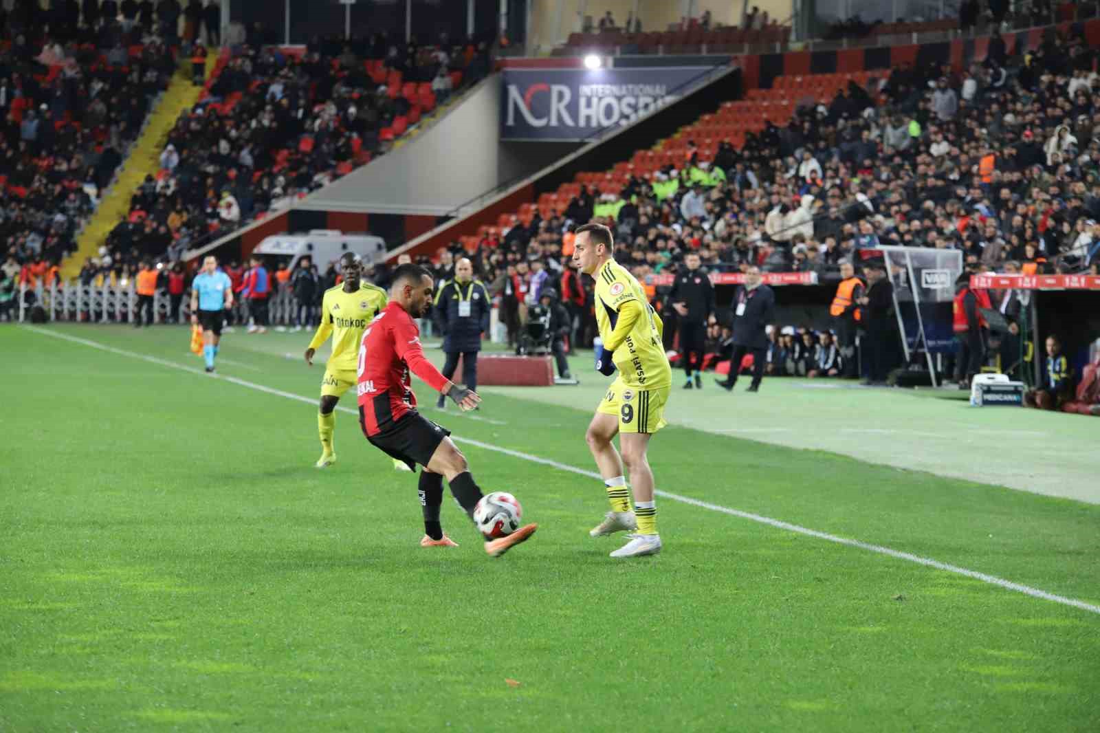 Ziraat Türkiye Kupası: Gaziantep FK: 0 - Fenerbahçe: 1 (İlk yarı)
