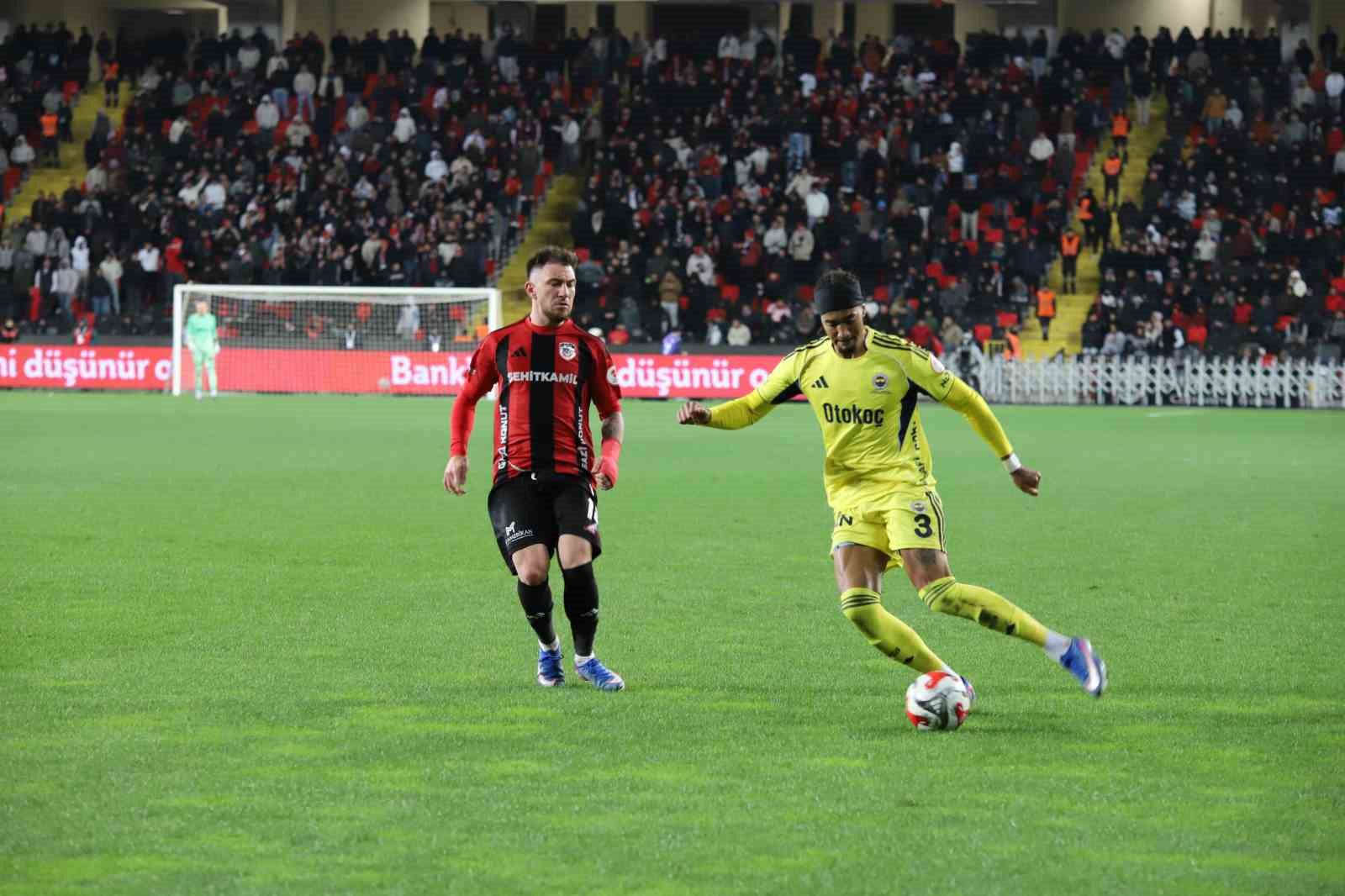Ziraat Türkiye Kupası: Gaziantep FK: 0 - Fenerbahçe: 1 (İlk yarı)
