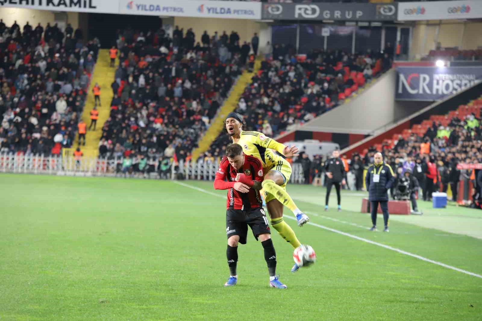 Ziraat Türkiye Kupası: Gaziantep FK: 0 - Fenerbahçe: 1 (İlk yarı)
