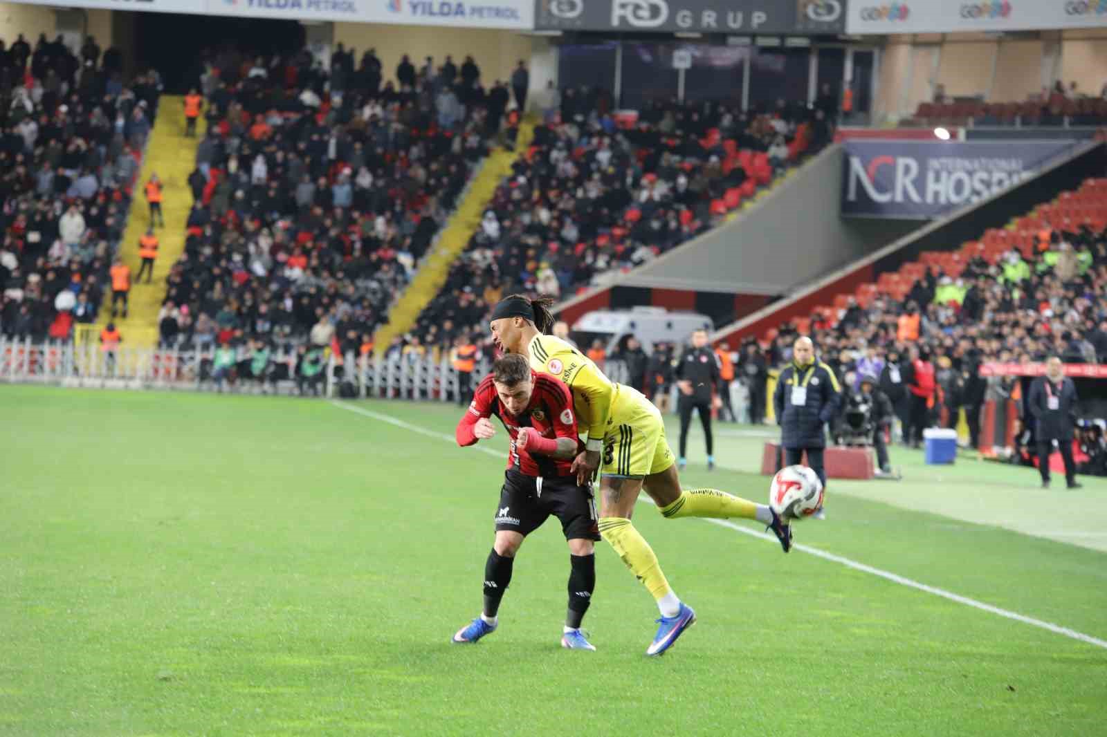 Ziraat Türkiye Kupası: Gaziantep FK: 0 - Fenerbahçe: 1 (İlk yarı)
