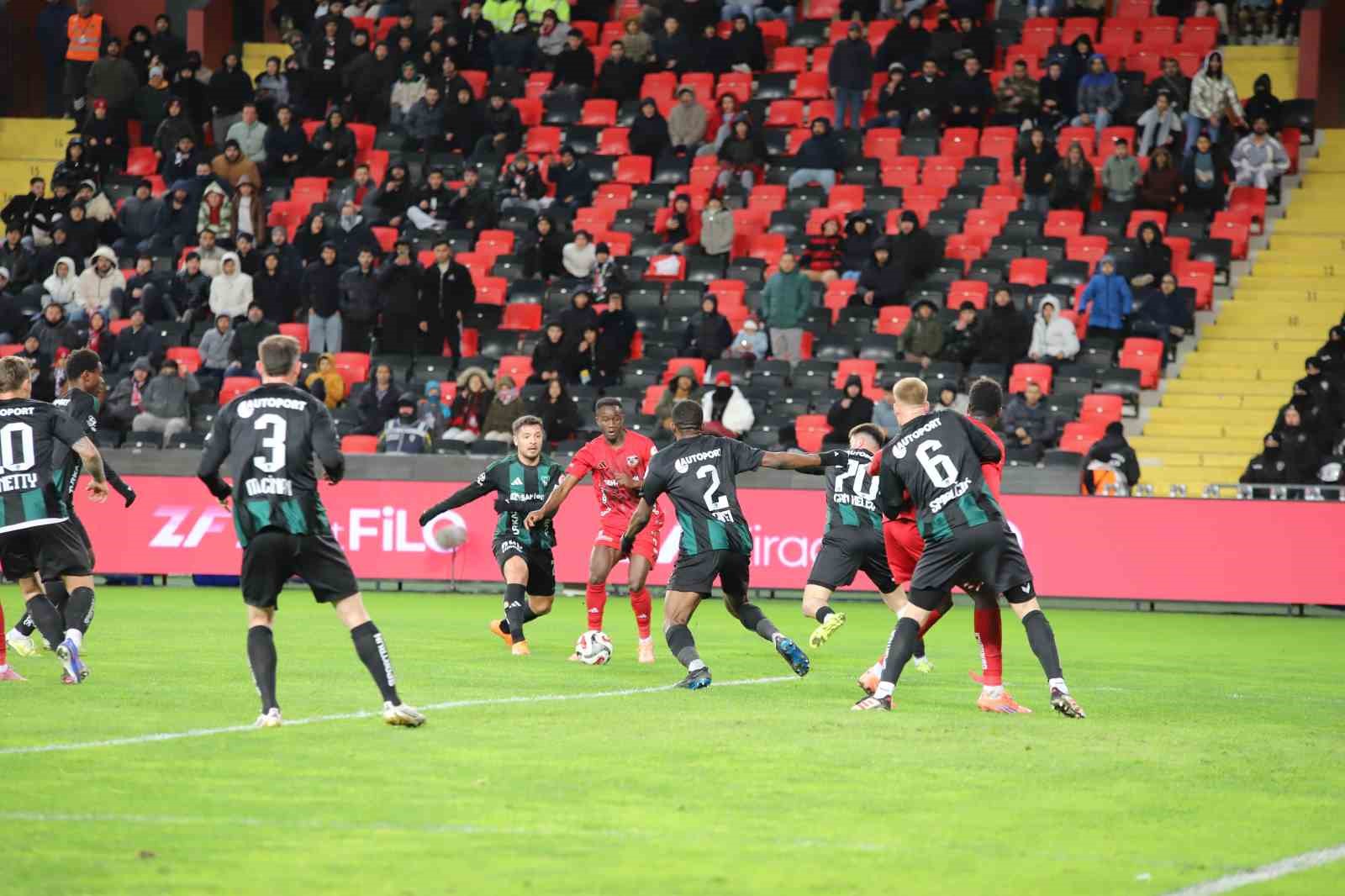 Ziraat Türkiye Kupası: Gaziantep FK: 0 - Kocaelispor: 0 (İlk yarı)
