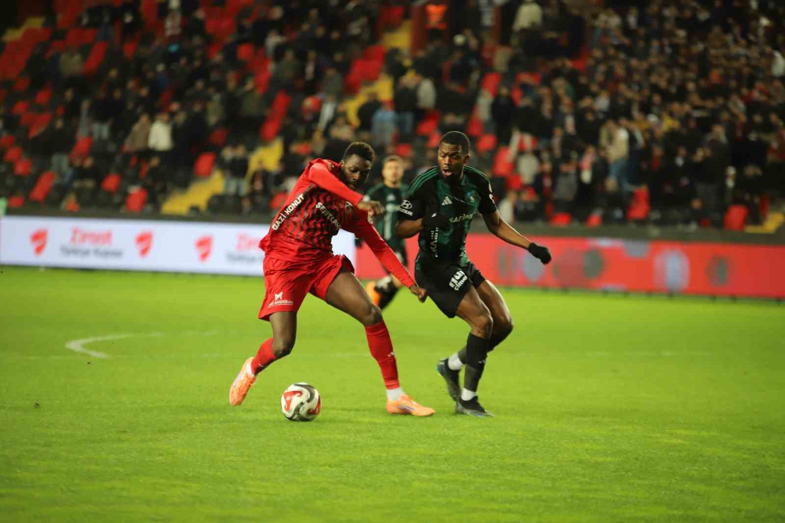 Ziraat Türkiye Kupası: Gaziantep FK: 0 - Kocaelispor: 0 (İlk yarı)
