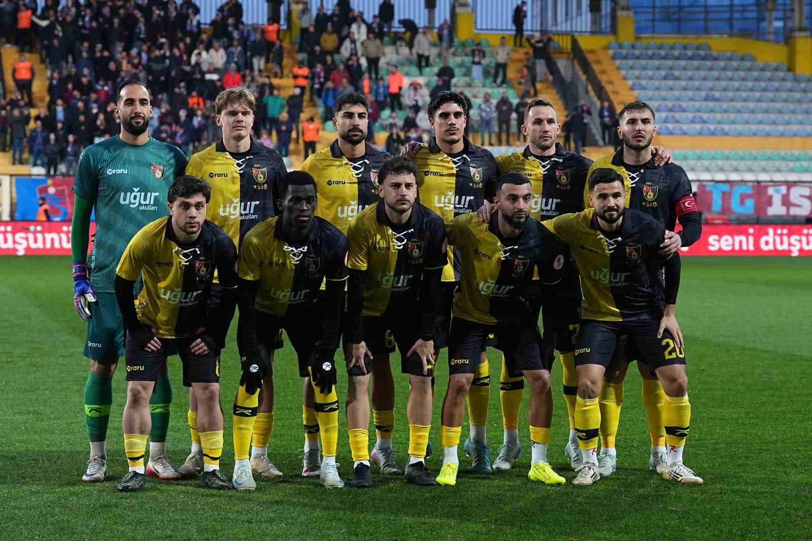 Ziraat Türkiye Kupası: İstanbulspor: 1 - Trabzonspor: 1 (İlk yarı)
