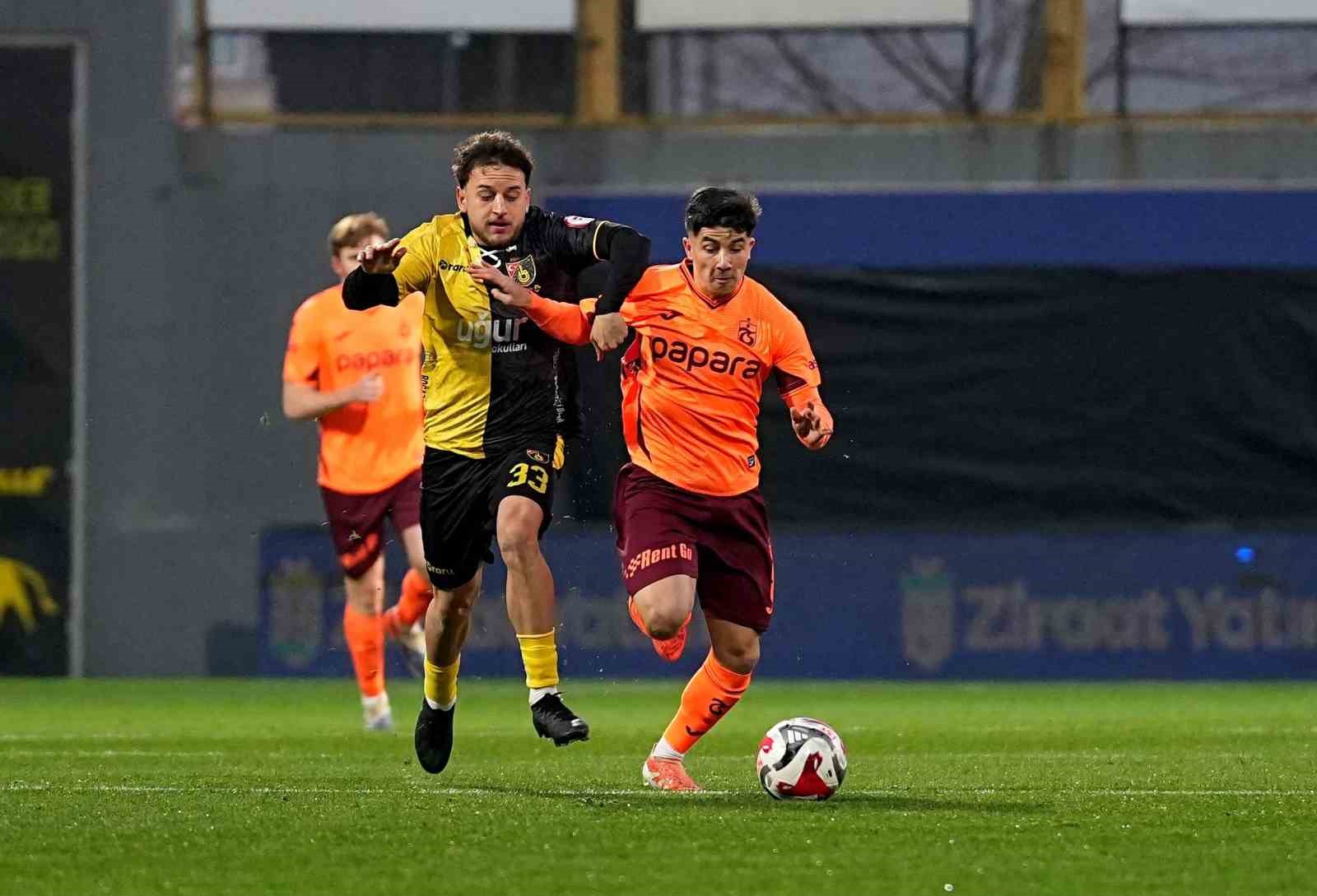 Ziraat Türkiye Kupası: İstanbulspor: 1 - Trabzonspor: 1 (İlk yarı)
