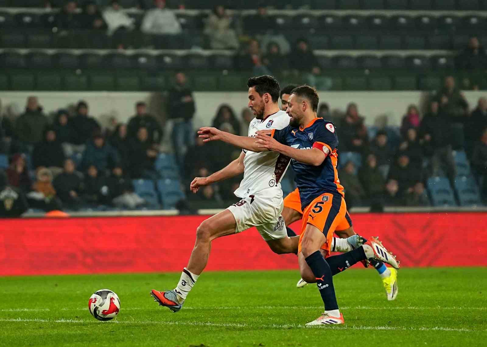 Ziraat Türkiye Kupası: RAMS Başakşehir: 0 - Trabzonspor: 1 (İlk yarı)
