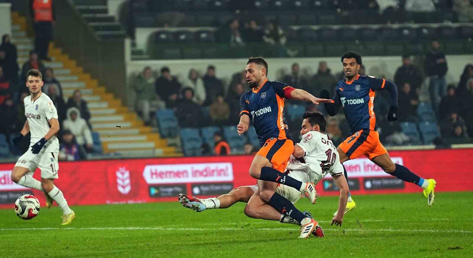 Ziraat Türkiye Kupası: RAMS Başakşehir: 0 - Trabzonspor: 1 (İlk yarı)
