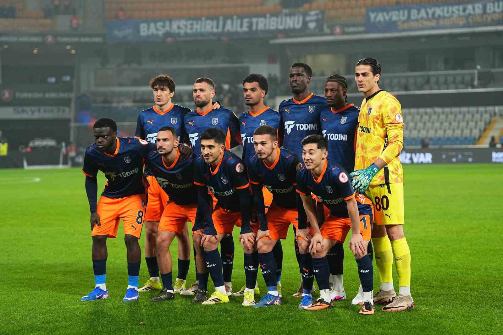 Ziraat Türkiye Kupası: RAMS Başakşehir: 0 - Trabzonspor: 1 (Maç devam ediyor)
