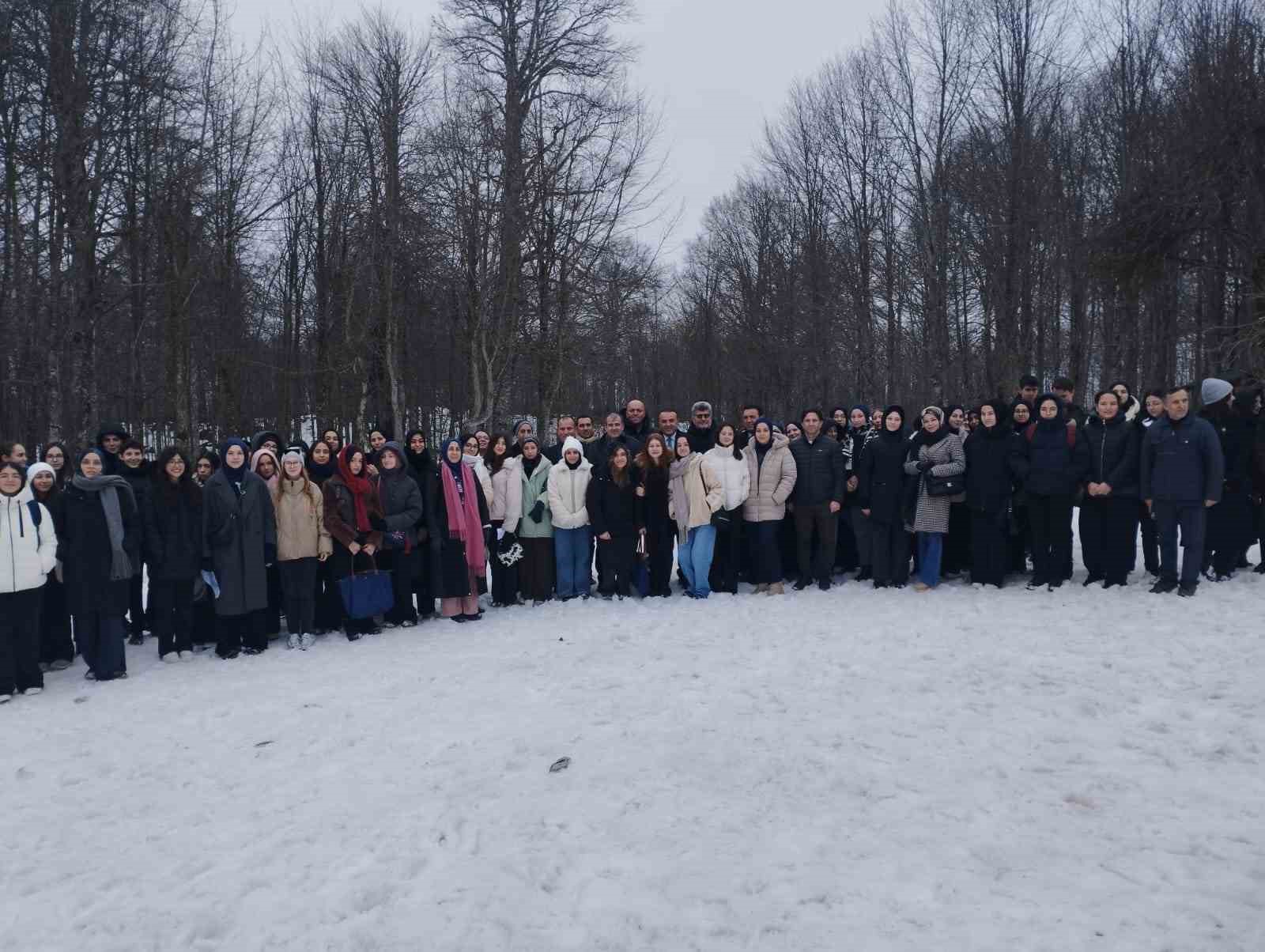 Zirvede şiir molası
