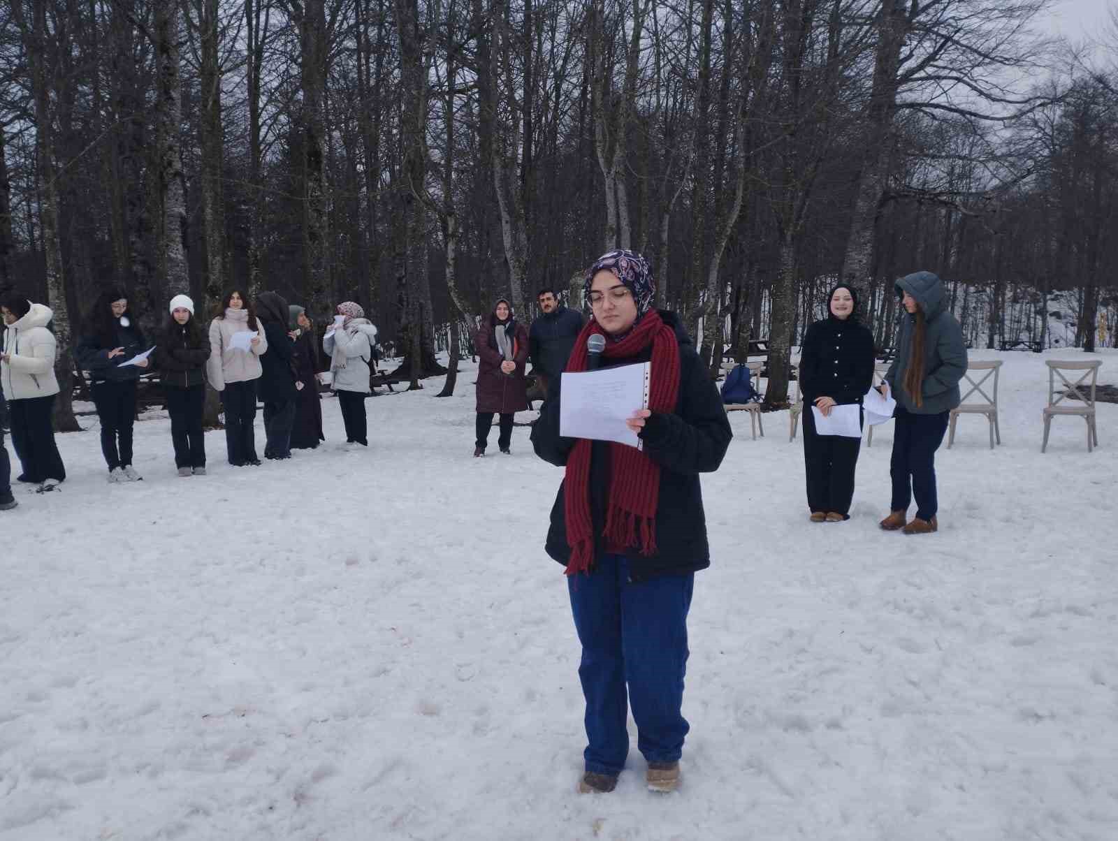 Zirvede şiir molası
