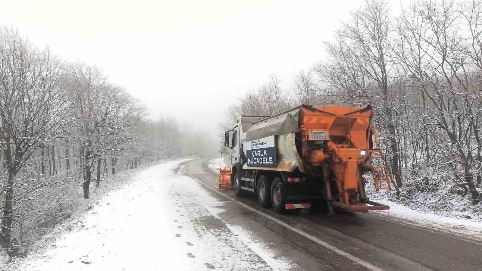 Zirvelerde kar etkili oldu: 630 personel sahada
Zirvelerde kar etkili oldu: 630 personel sahada