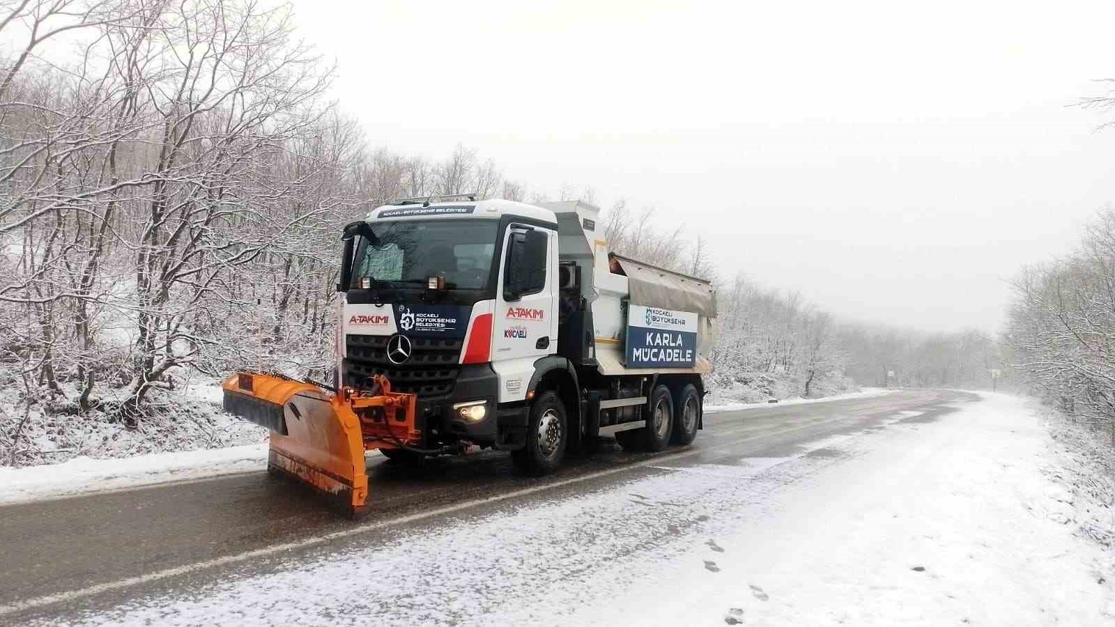 Zirvelerde kar etkili oldu: 630 personel sahada
Zirvelerde kar etkili oldu: 630 personel sahada