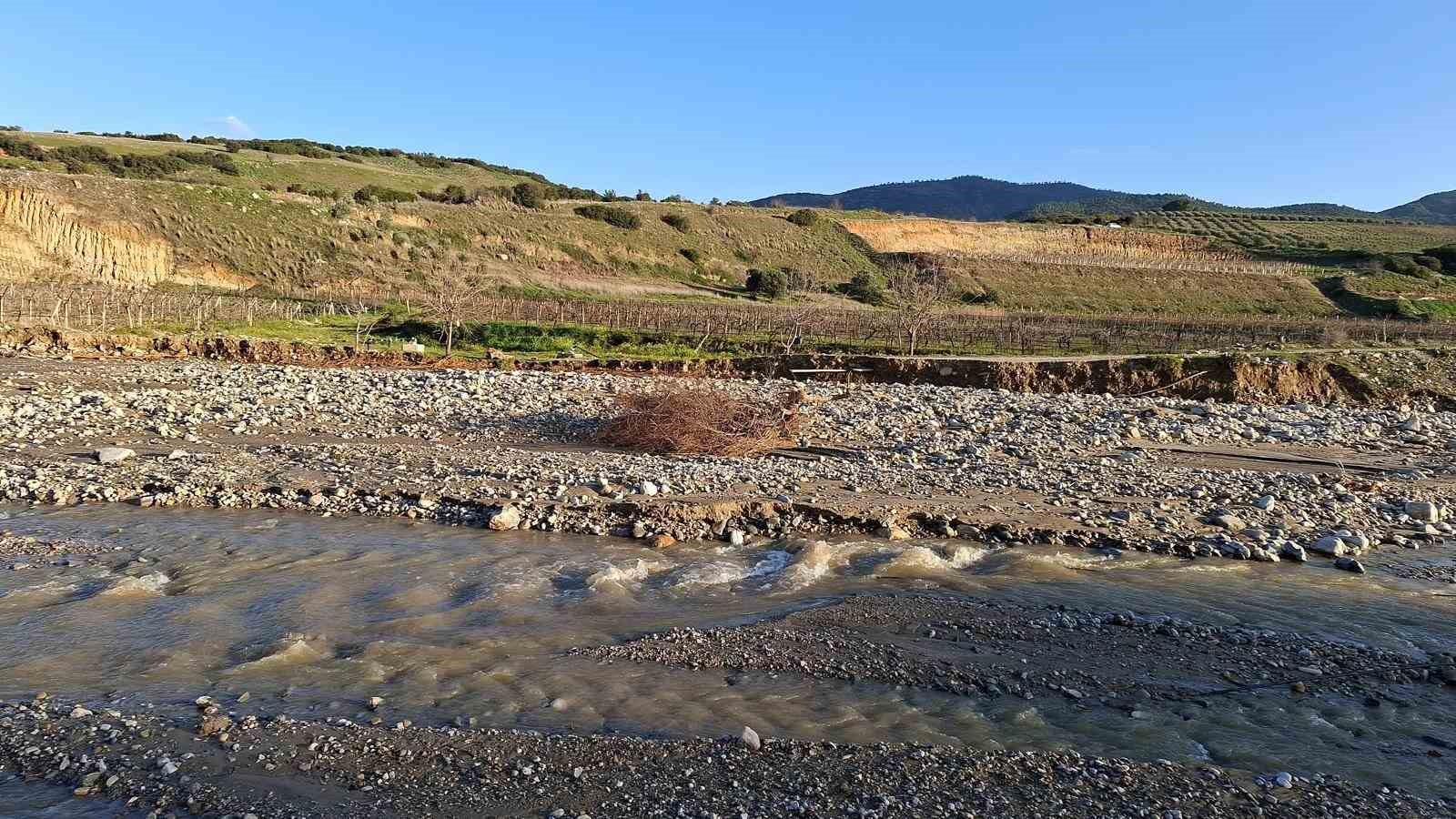 Ziyanlar’da dere taştı, tarım arazileri zarar gördü
