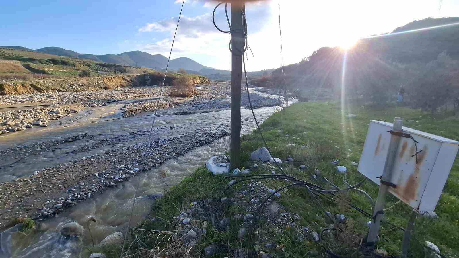 Ziyanlar’da dere taştı, tarım arazileri zarar gördü
