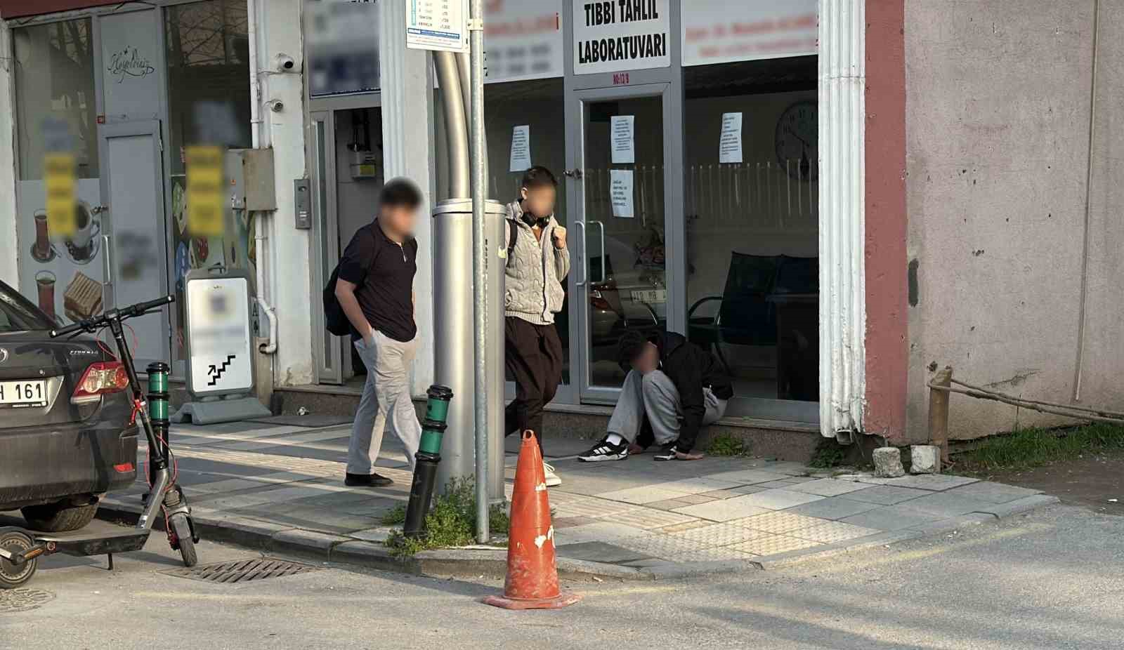 Zombi filmi değil: Sokakta yaşanan gerçek
