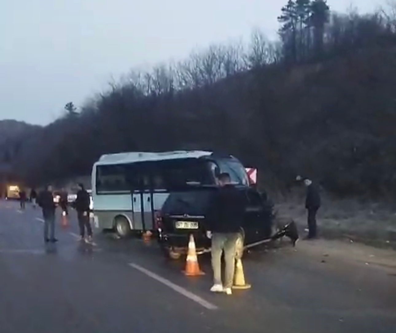 Zonguldak-Ankara yolunda buzlanma nedeniyle üç ayrı kaza: 10 yaralı
