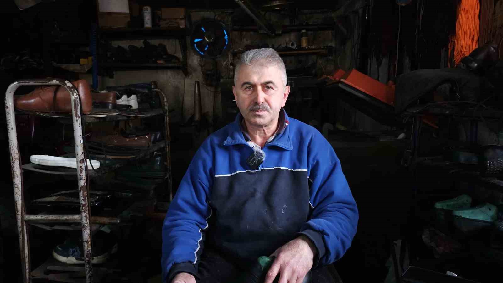 Zonguldak’ın son ayakkabı imalatçısı 26 yıllık atölyesinde teknolojiyle yarışıyor
