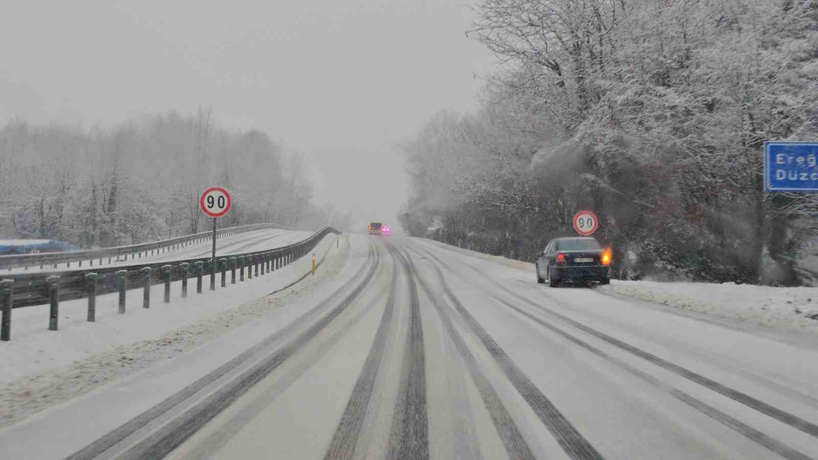 Zonguldak’ın yüksek kesimlerinde kar yağışı etkili oldu
