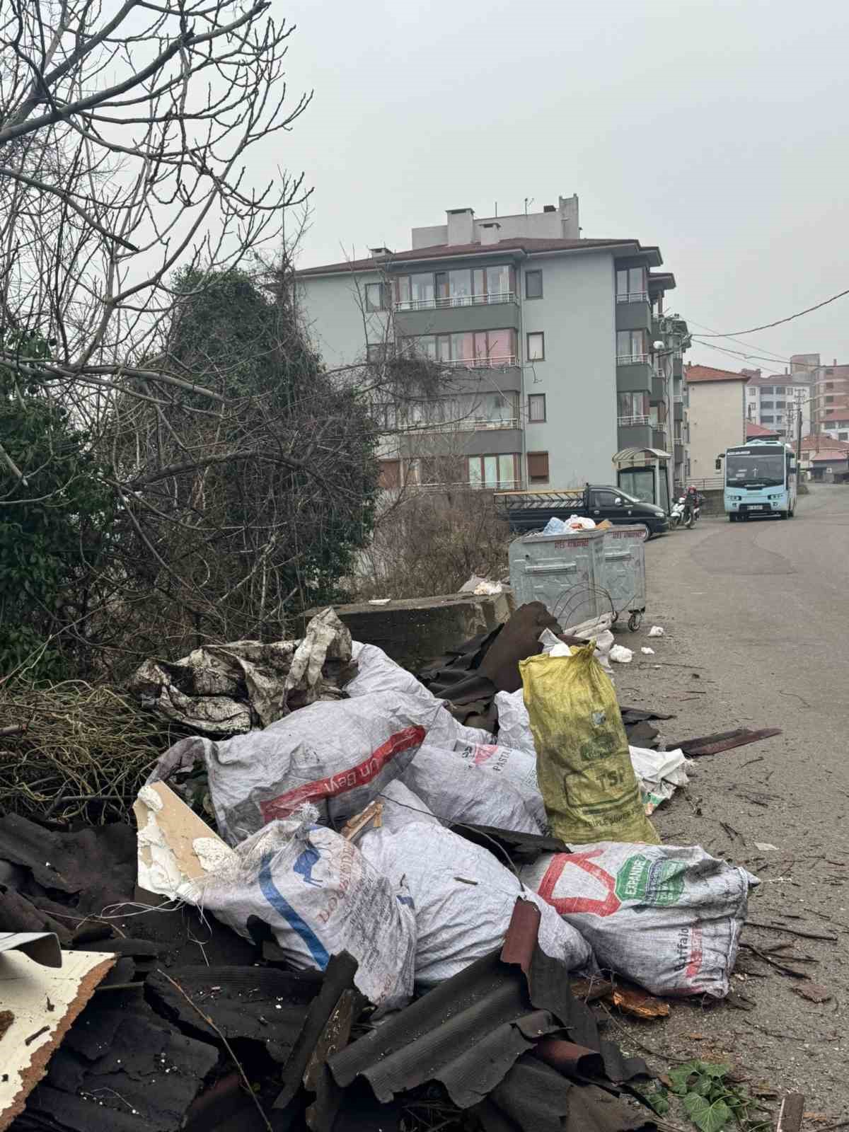 Zonguldak’ta çöp ve yol sorunu vatandaşı çileden çıkardı
