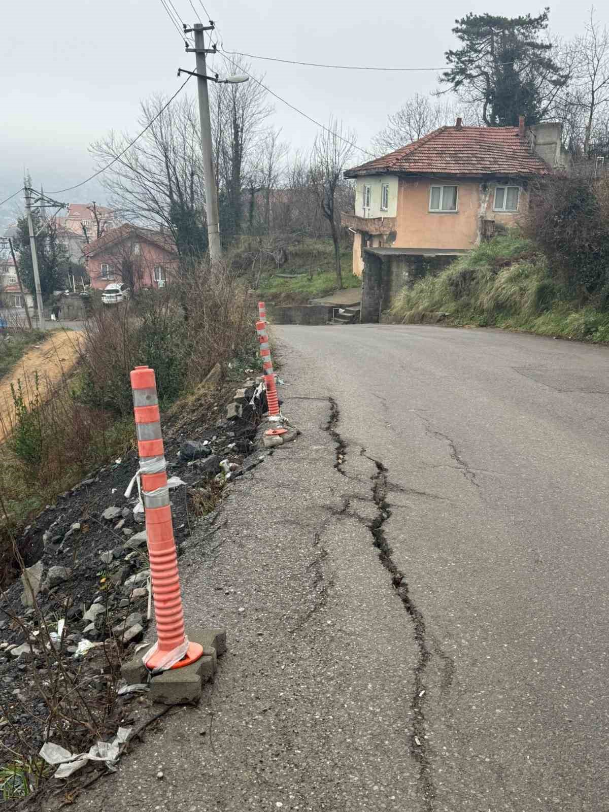 Zonguldak’ta çöp ve yol sorunu vatandaşı çileden çıkardı
