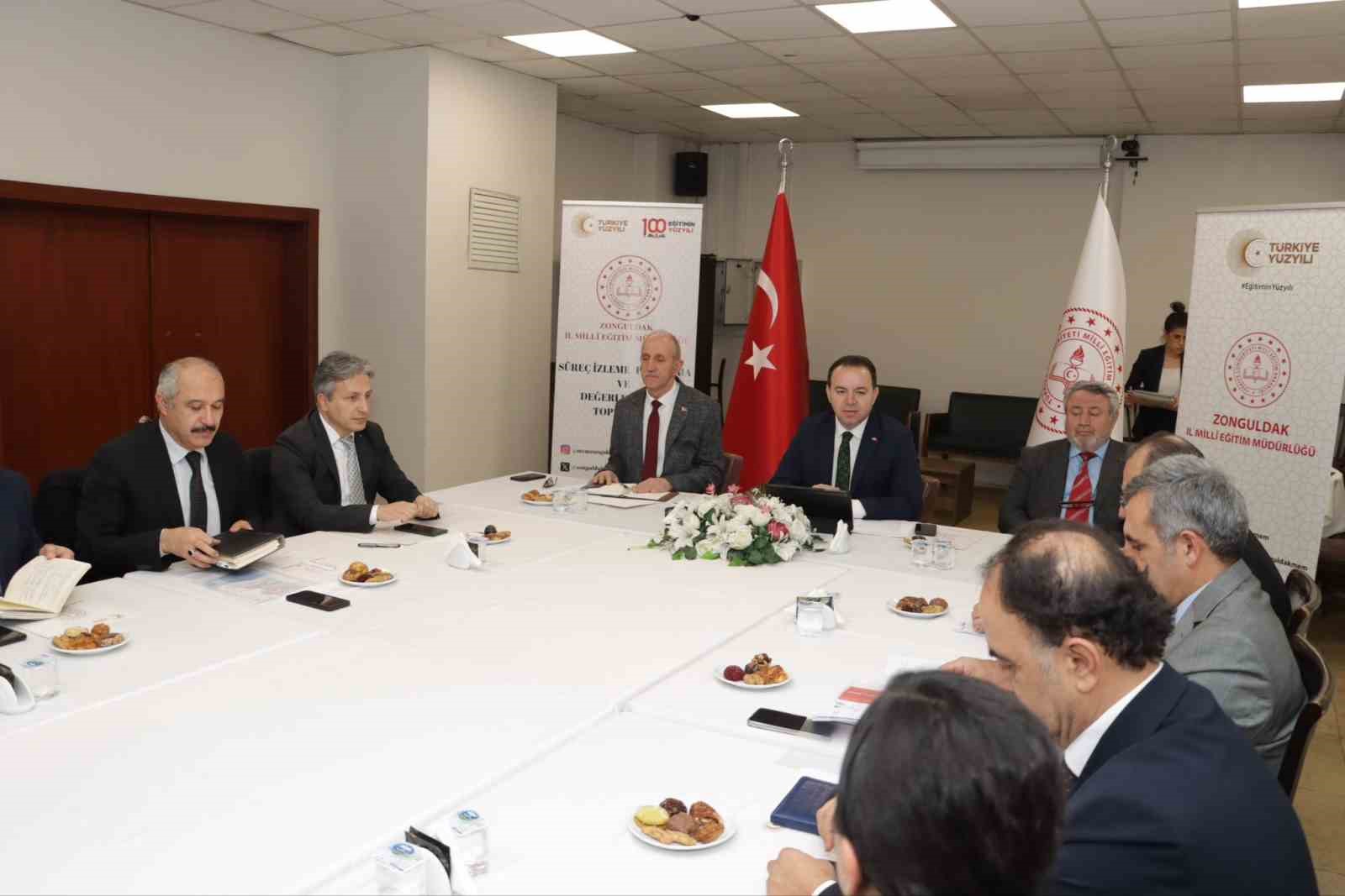Zonguldak’ta eğitim yöneticileri ikinci dönem için toplandı
Zonguldak’ta eğitim yöneticileri ikinci dönem için toplandı