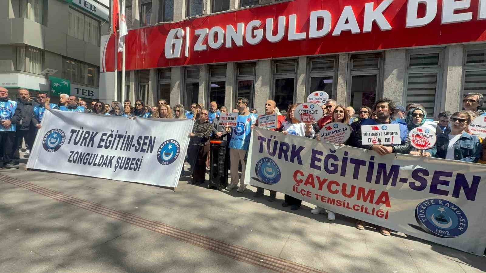 Zonguldak’ta eğitimciler Şanlıurfa’daki okul saldırısını protesto etti
