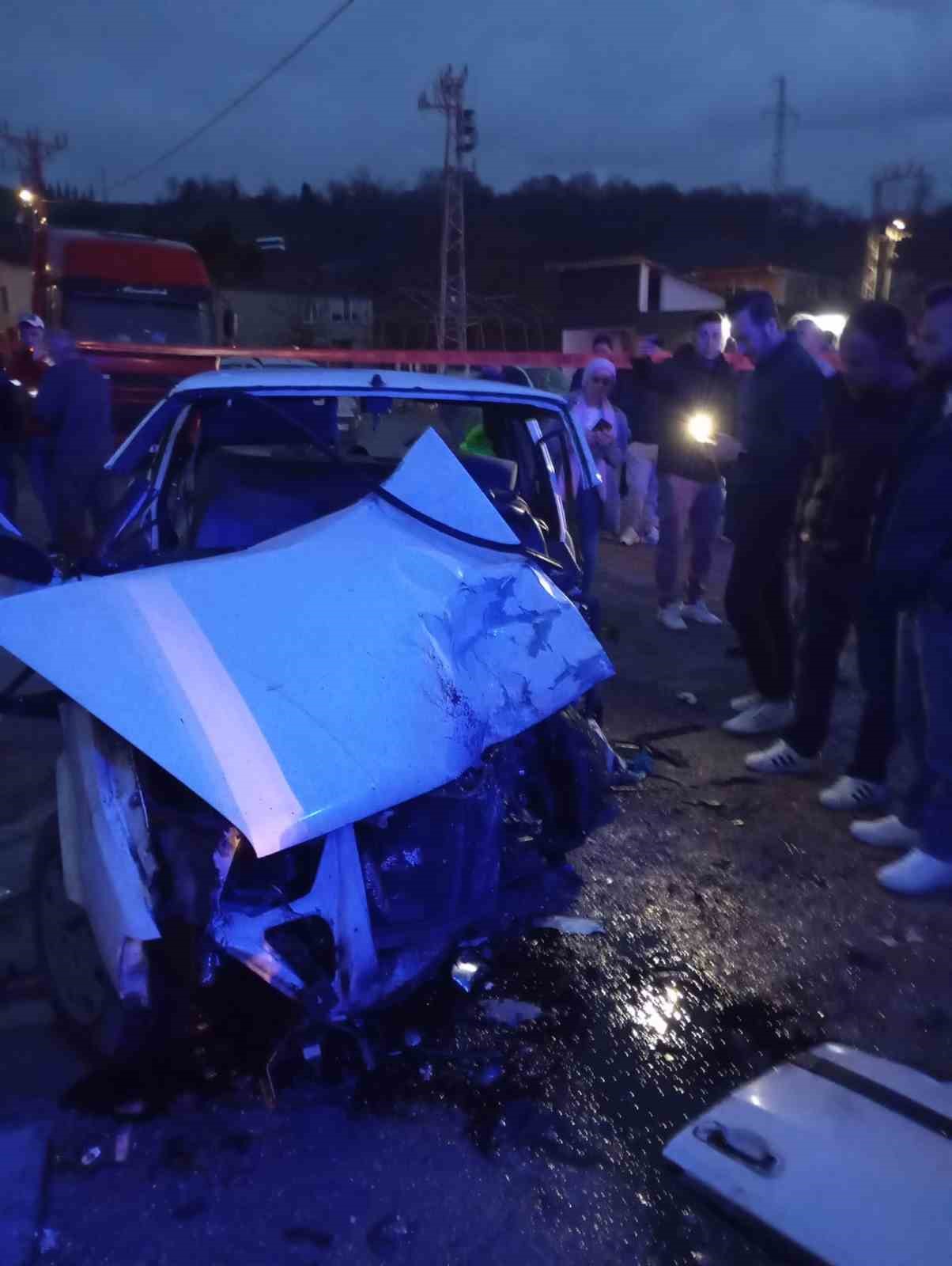 Zonguldak’ta işçi servisi otomobille çarpıştı: 6 yaralı
