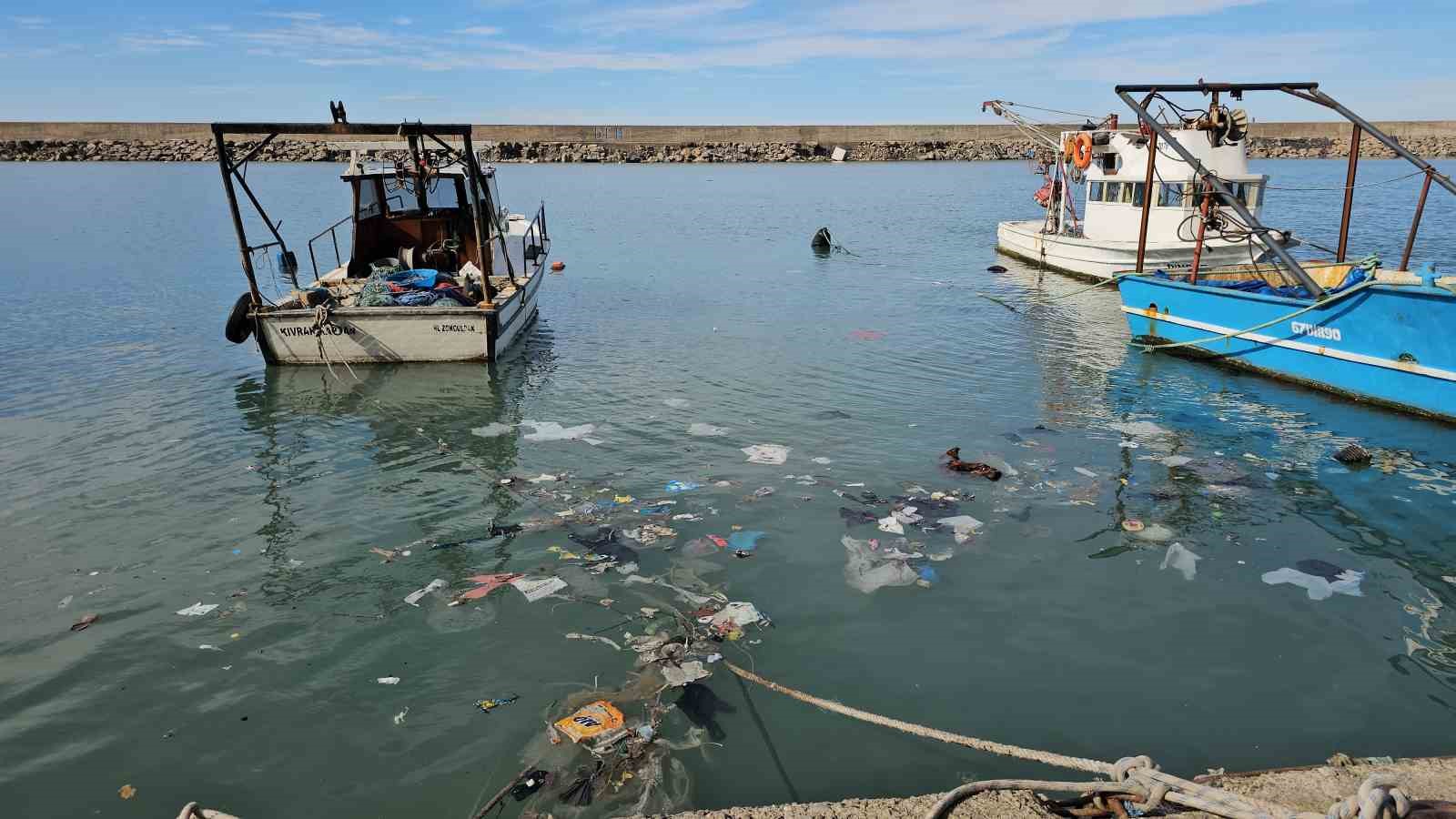 Zonguldak’ta limandan 500 ton hamsi çıktı
