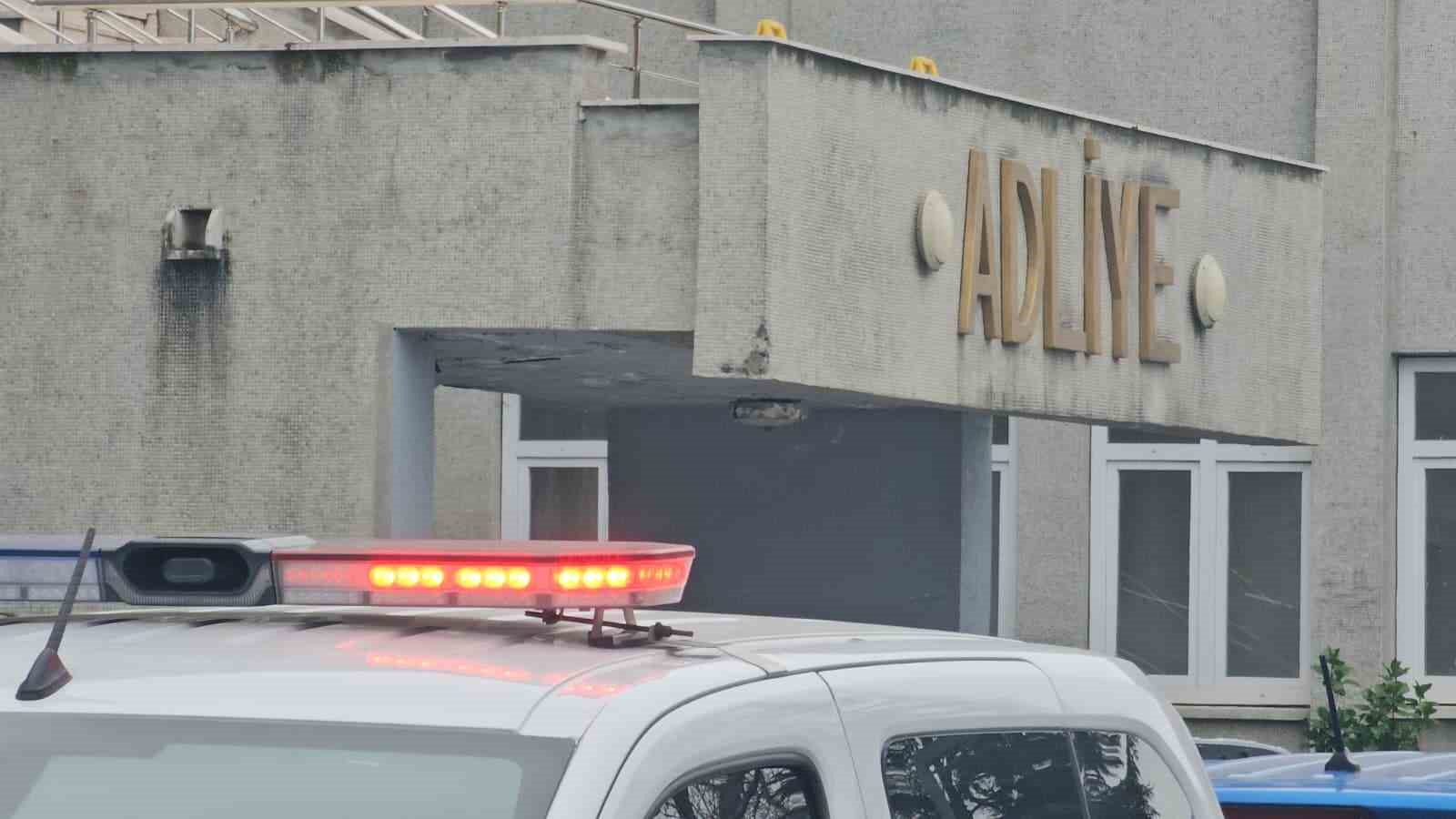 Zonguldak’ta ’okul saldırısı’ şakasının sonu ev hapsi oldu
Zonguldak’ta ’okul saldırısı’ şakasının sonu ev hapsi oldu