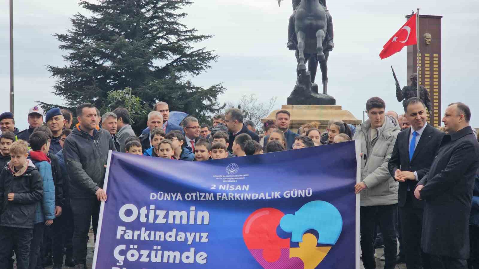 Zonguldak’ta otizm farkındalığı için gökyüzüne balon bıraktılar
