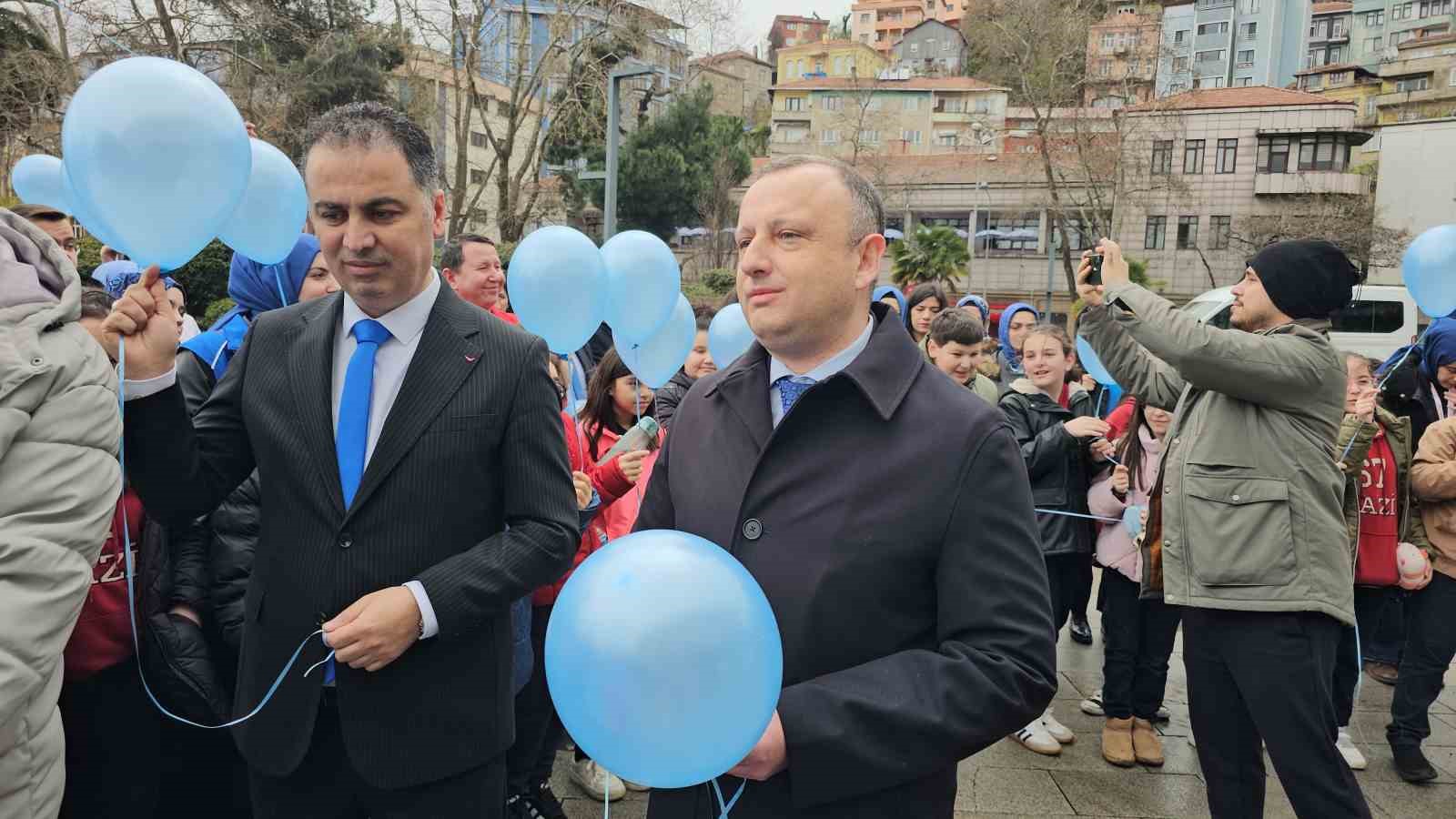 Zonguldak’ta otizm farkındalığı için gökyüzüne balon bıraktılar
