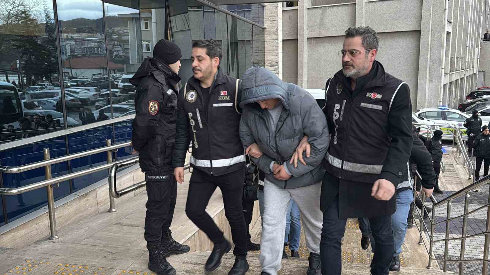 Zonguldak’ta rüşvetle araç muayenesi operasyonunda 11 şüpheli adliyede
