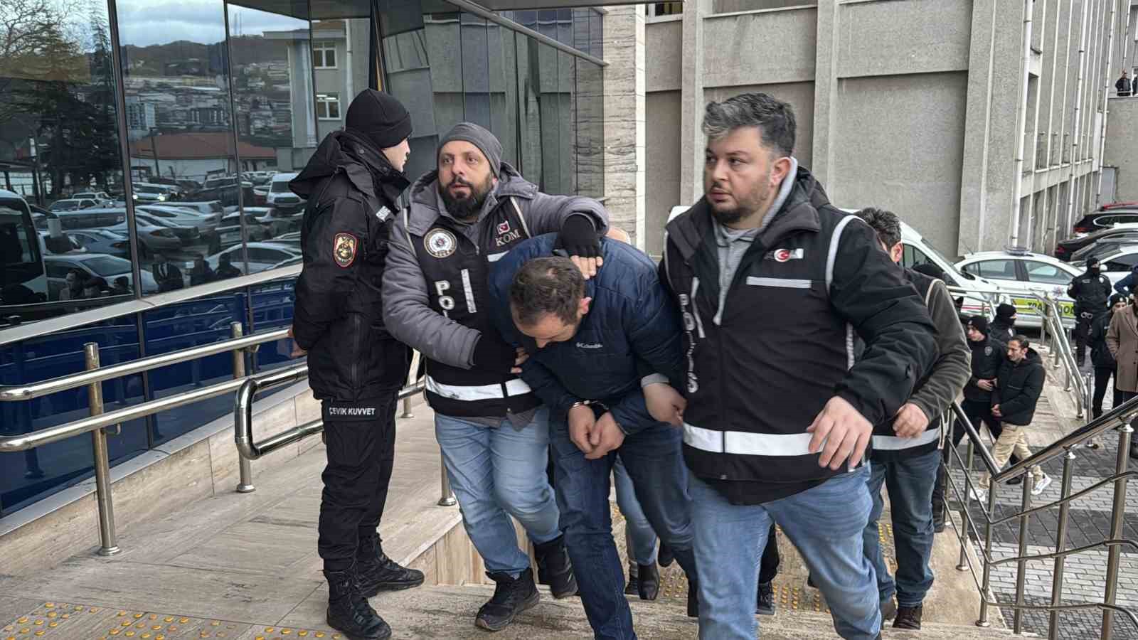 Zonguldak’ta rüşvetle araç muayenesi operasyonunda 11 şüpheli adliyede
