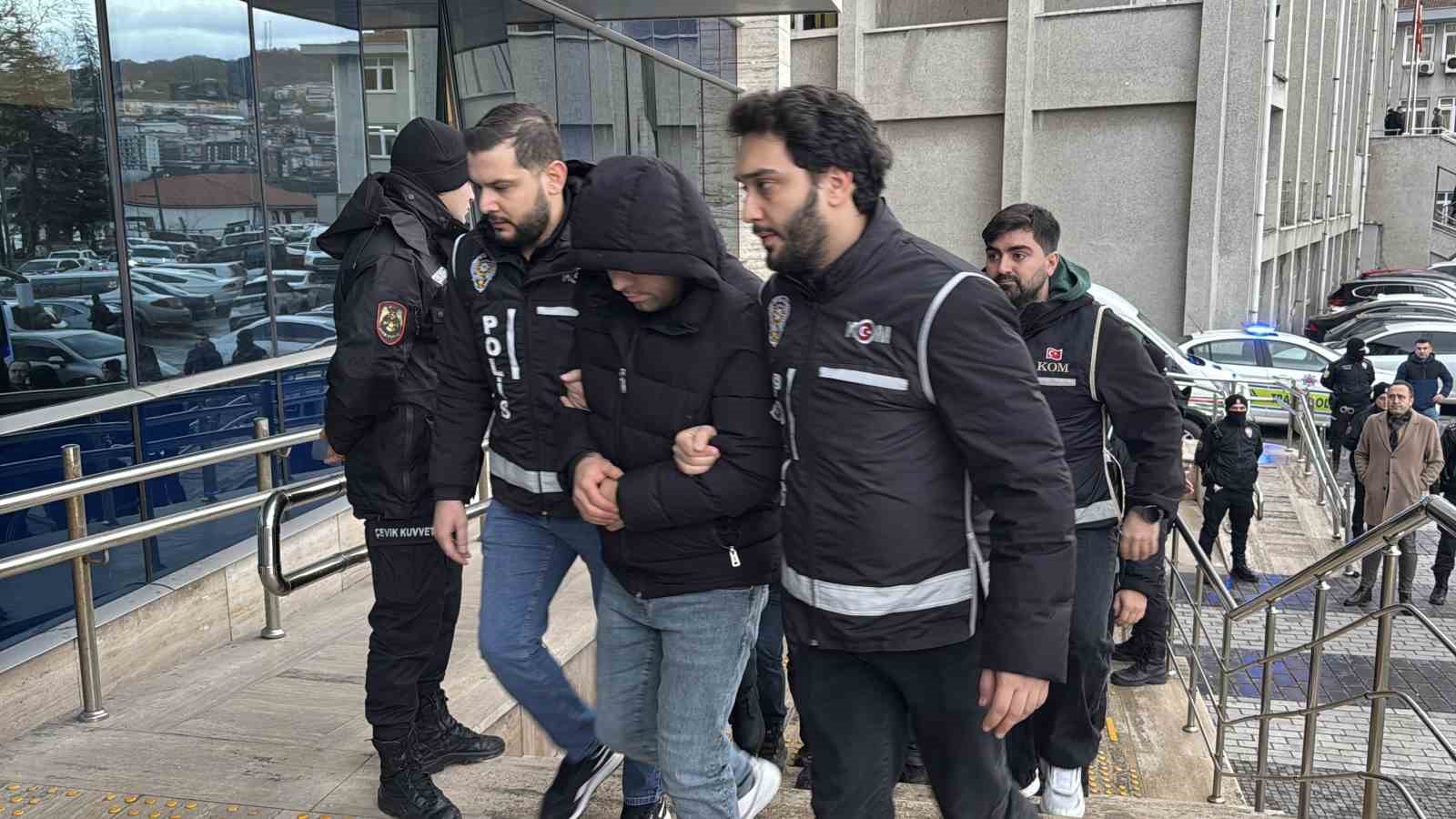 Zonguldak’ta rüşvetle araç muayenesi operasyonunda 11 şüpheli adliyede
